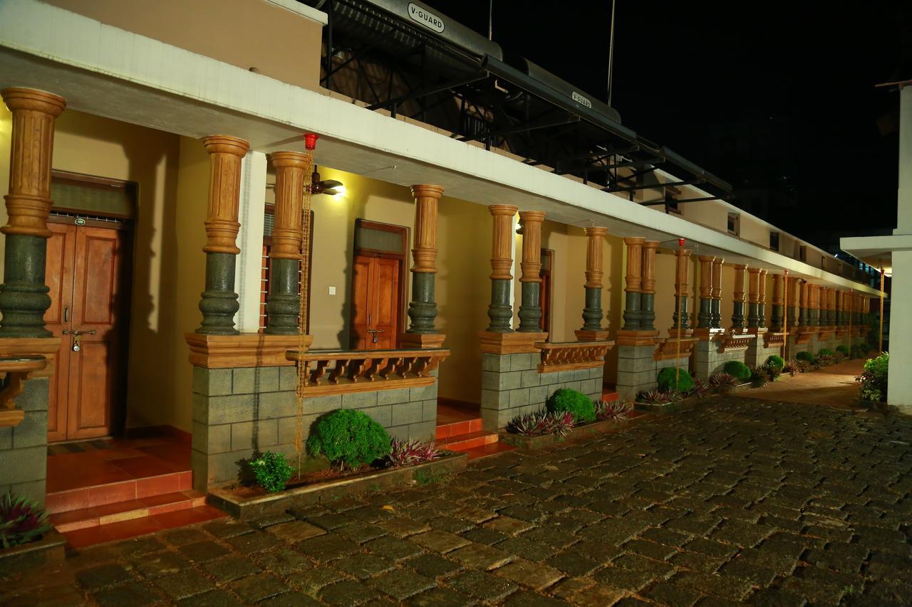 Gurukripa Heritage Hotel Thrissur Exterior photo